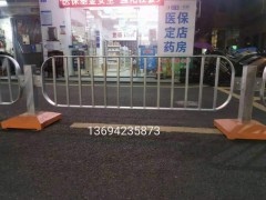 東莞機非隔離護欄 市政交通道路安全防護欄 價格港式路中隔離欄