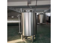 新民市鴻謙不銹鋼密封儲酒罐大型立式儲酒罐質量上乘生產廠家