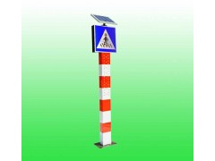 路口人行道警示柱 2.1米太陽能警示柱交通設(shè)施廠家